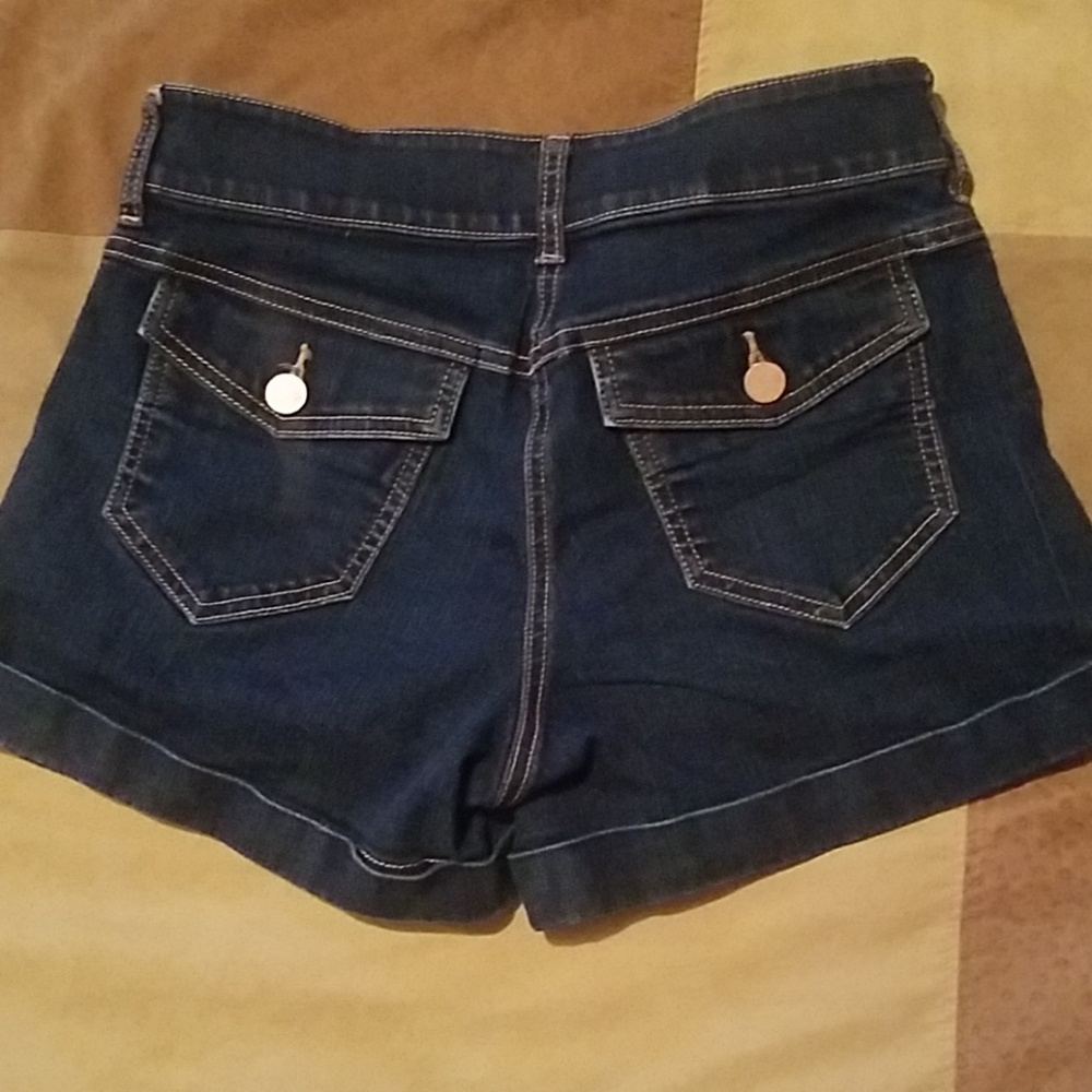 Shorts - Picture 3 of 3
